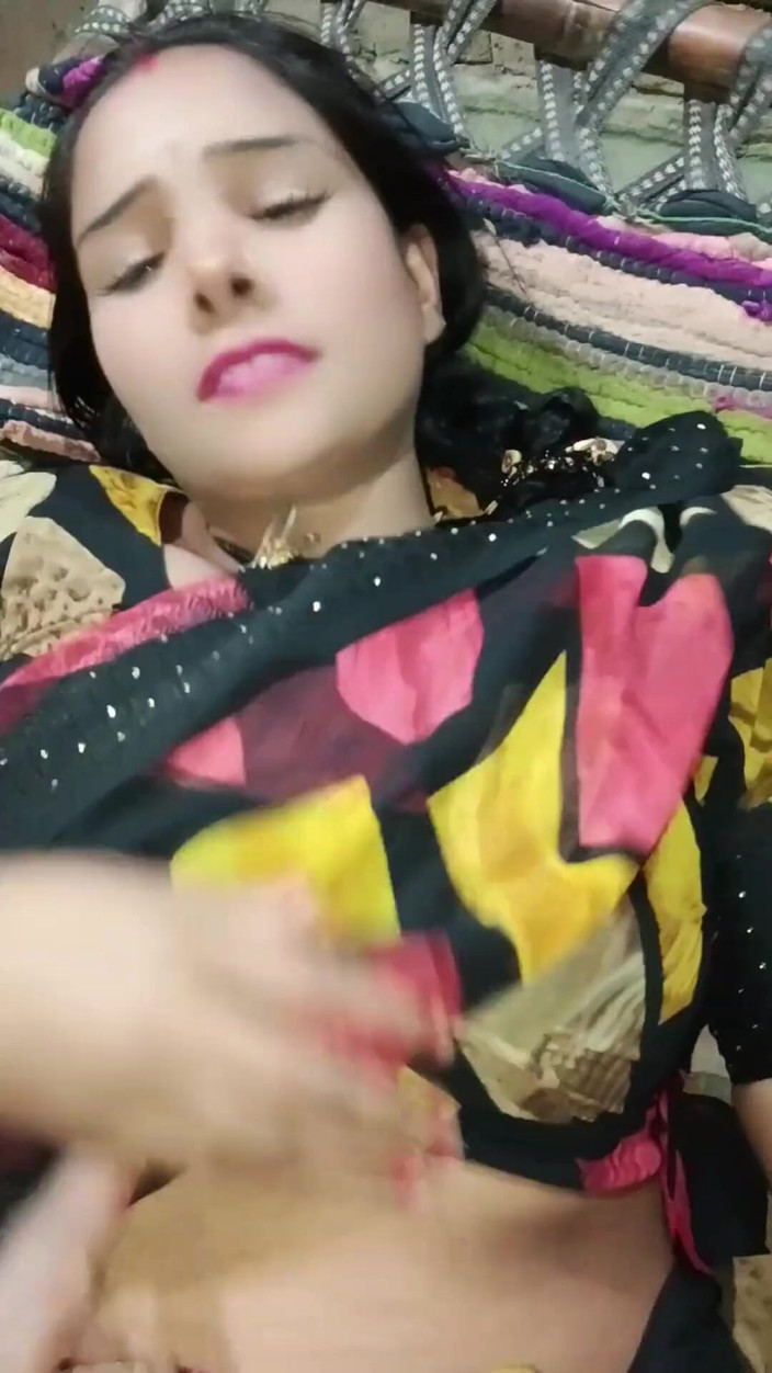 Renudbf: देसी गांव की सौतेली बहन और सौतेला भाई बिस्तर साझा करते हैं और चोदते हैं