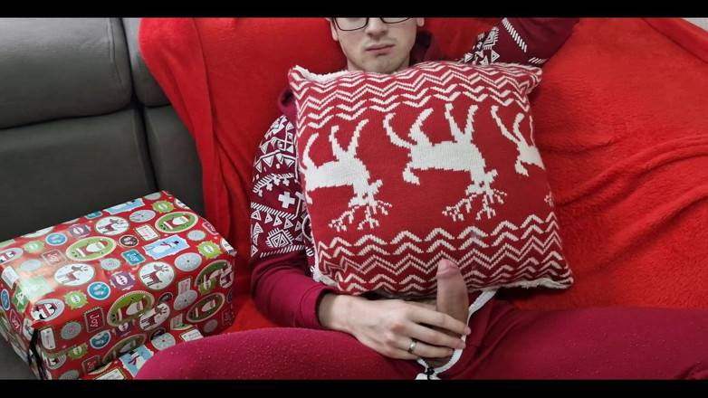 Snauwflake: Little Christmas Elf Had to Empty His Balls
