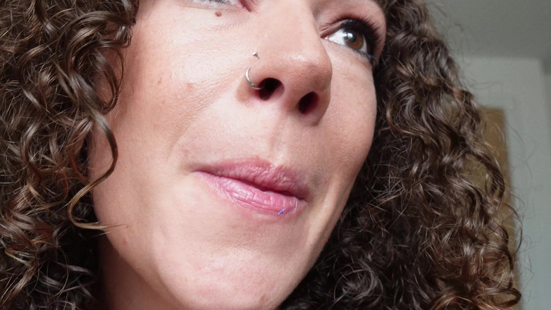 Sasha Curves: Unwissende riesin fickt versehentlich blecherne