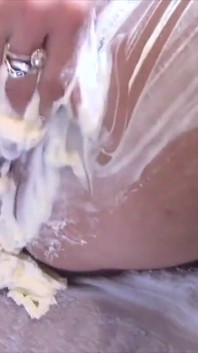 Dumanlı ve kremsi seksi orta yaşlı seksi kadın