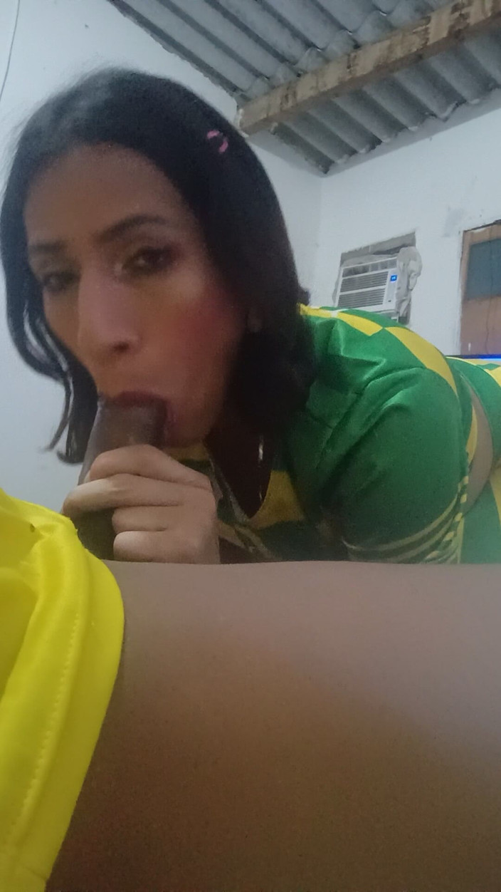 Femboy from Colombia: Gadis Trans Ini Kembali Untuk Memberikan Segalanya