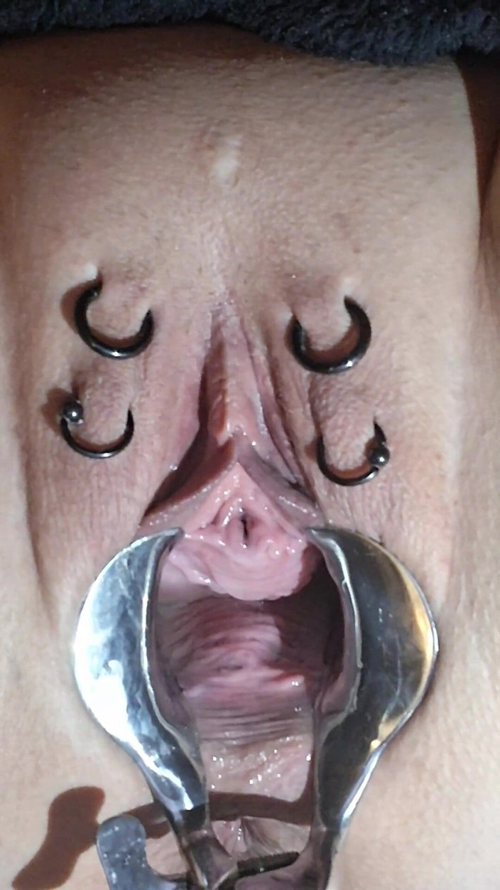 SklavinS_pervert: Sklavins Stretches Her Pisshole for Her Master! Part 2