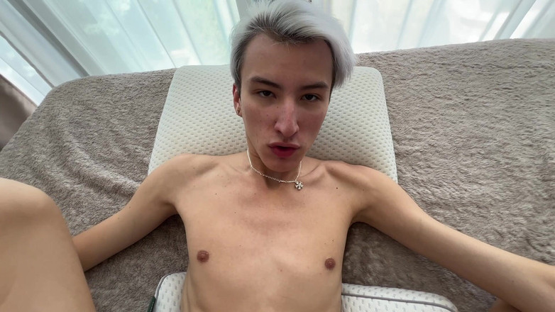 Sandro Jenner: 继父以不同的姿势操可爱的双胞胎并射在屁股上