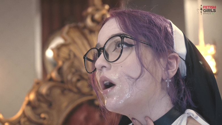 Fetish Girls Brazil: Nonne madalena ist eine jungfrau und kann nur ihren arsch...