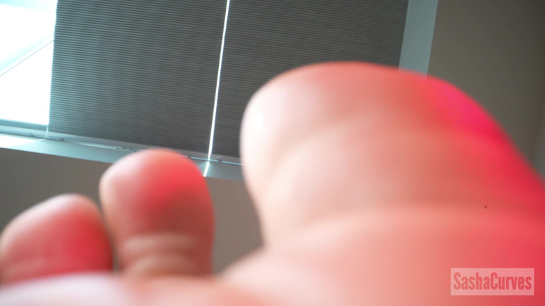 Sasha Curves: Phòng vip giantess - bàn chân đầu tiên