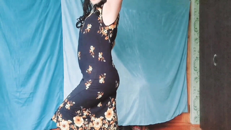 Kitty_Cross: 장난 꾸러기 펨보이 놀리는 미소로 모퉁이를 돌면 엿보기