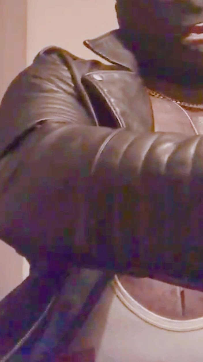 Black smoking muscle stepdad: Verbal stormuskel tuttspel &amp;röksession