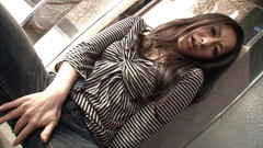 Asian Public Sluts: Brünettes asiatisches schätzchen zeigt ihre natürlichen titten - teil 1