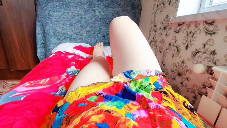 Kitty_Cross: Ups, apakah strap-ku jatuh lagi?