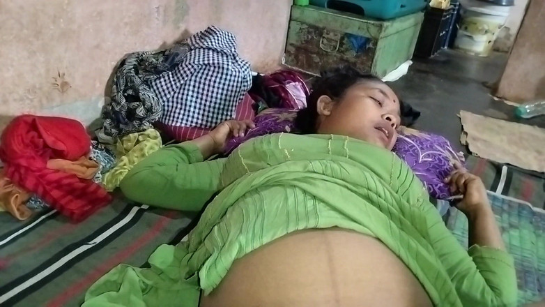 Mg3947731: 마누라 옴과 함께하는 프리스트 타임 핸드 작업