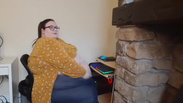 SSBBWLadyBrads: Být nejtučnější dívkou v práci je skutečný boj