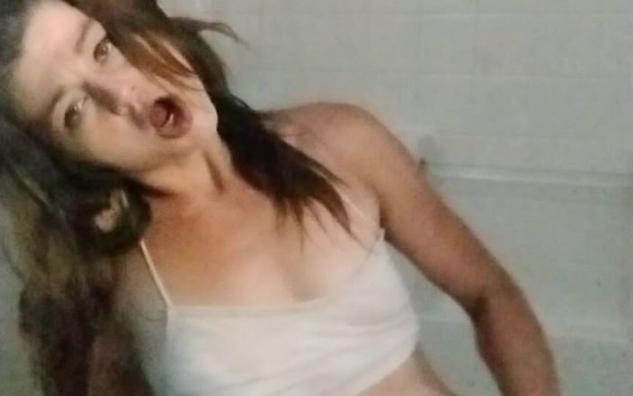 Freakshowsuckerr: Smoke Break Turned Into Pussy Fingering Fun