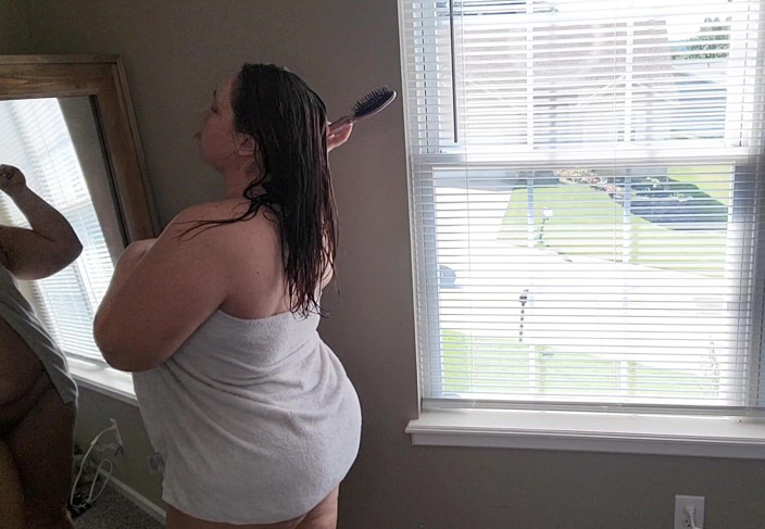 KinkyKatie: Tante semok nakal katie lagi asik masturbasi di depan jendela