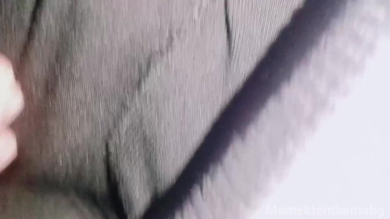Asian girl videos: Hijab Girl Massages While Sucking