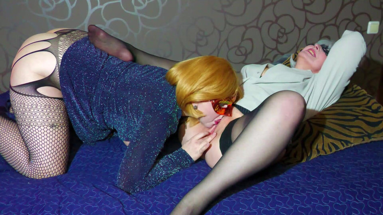 Natali-Alisa: Горячие лесбиянки и Золотой дождь в рот мужику.