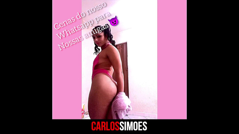 Carlos-Simoes: 年轻，顽皮的黑发与朋友