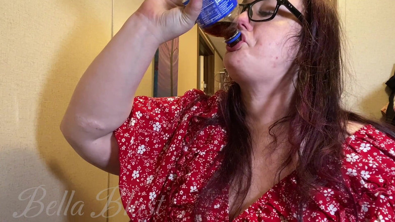 BellaBlast: Da vicino voyeurism Gulp, Chug e Burp! Bella Blast