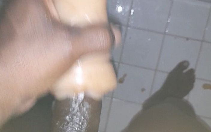 Black guy: Masturbándose s7 e1