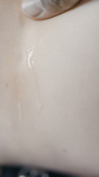 Rijp model uit Oostenrijk krijgt anale creampie