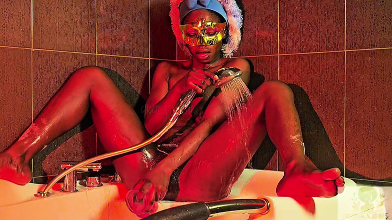 Naturelle Chocolat: Im Such a Dirty Slut...time for a Bath Cum N...