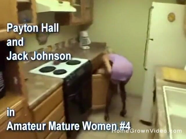 Homegrown Wives: La casalinga arrapata payton hall ama prendere il cazzo