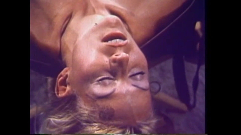 The Unforgettable: आदमी मुर्गा चूसता है