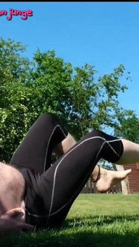 Sportliches Barfu im Garten