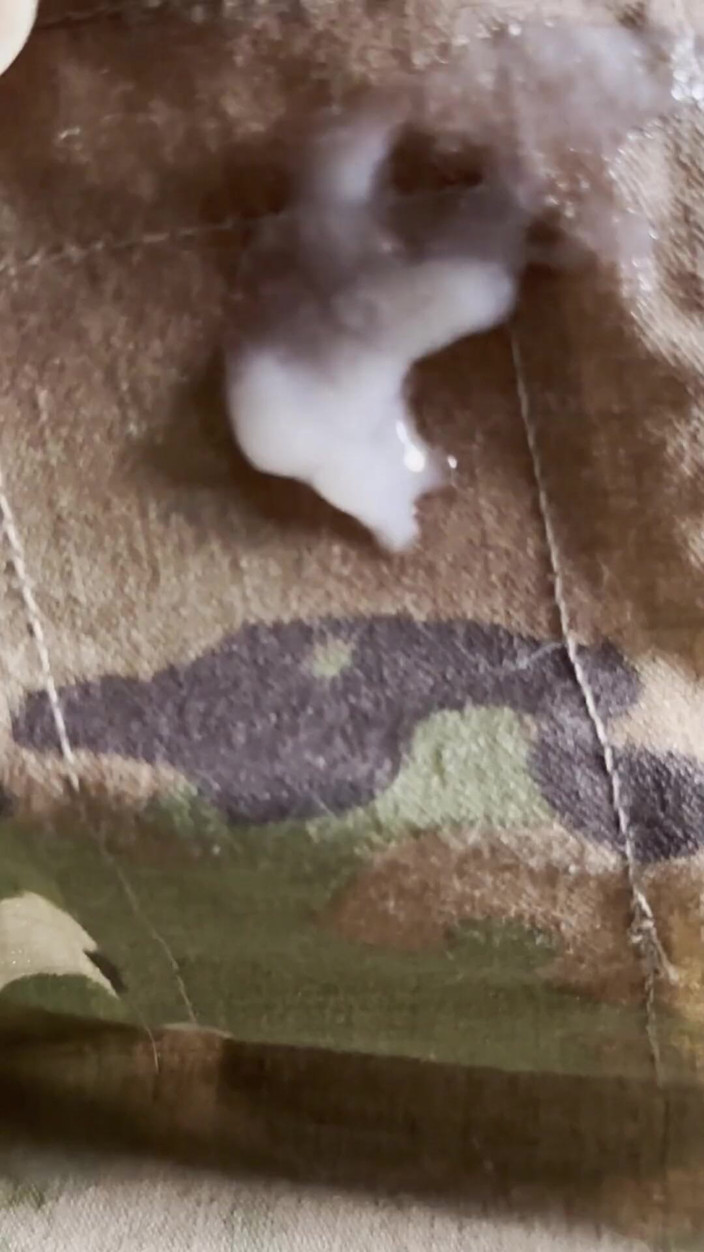 Gay Soldier Stuff: Збуджений солдат в армії видав труси, дрочить і стріляє навантаженням на його ocps і труси!