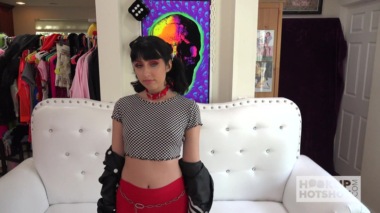 Hookup Hotshot: Daphne Dare duro y profundo con un facial desordenado