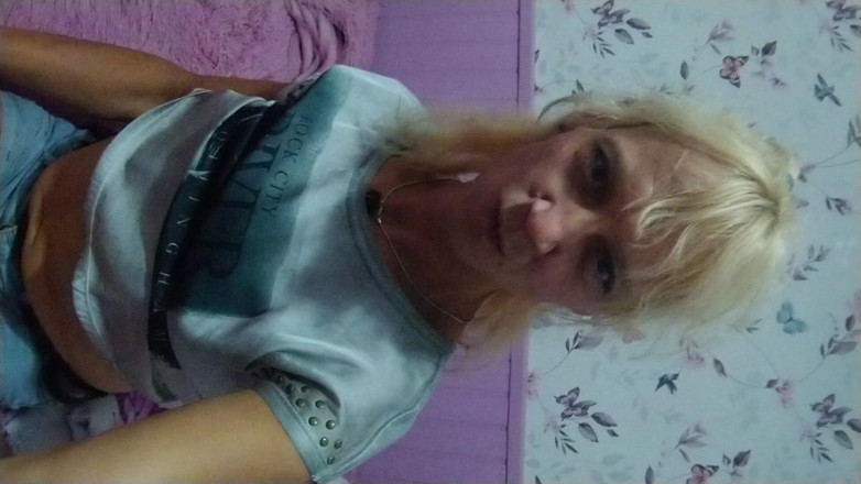 Alexa Cosmic: Alexa Cosmic Trans chica coqueteando en la cama en la...