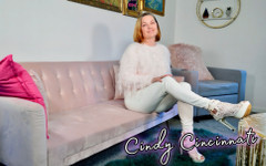 Cindy Cincinnati: Cindy Cincinnati - MILF panas memberikan handjob