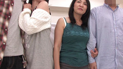 Asian Group Fantasies: Smutty japonské dívky mají své kundičky lízané nadrženými cizími lidmi