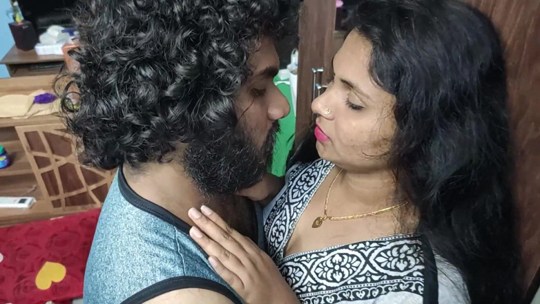 Vaigavarun45: ครูสาวมัลลูในวิทยาลัย เงี่ยนสุดๆ นอนเย็ดหีดุเดือดกลางคืนในชุดนอนกับหนุ่มที่บ้านครู