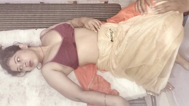 Sexy Girlfriend Girl: Thiếu niên Ấn Độ 18 tuổi ngực bự bị anh kế đụ say mê