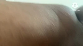 Une fille nouvellement mariée suce et baise passionnément