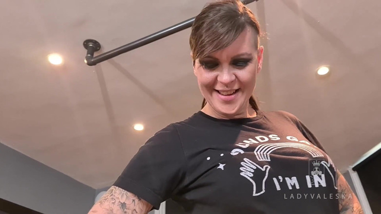 Lady Valeska: Koşu tekmeleri ve sert taşak ezme
