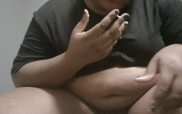 Eleasihle Esma: Dominador transgénero te mantiene de rodillas