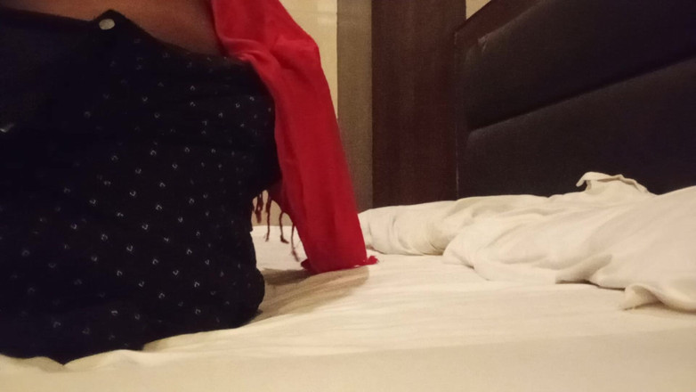 Your Shona: मुझे अपने बेडरूम में ले जाने के बाद मैंने अपनी सौतेली मम्मी को बहुत चोदा (योर शोना)