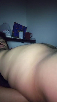Nackter bauch aufblasen