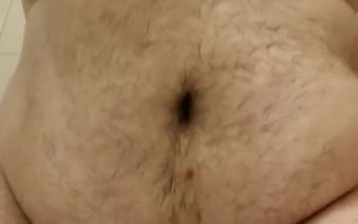 Chunky Belly Boy: Duşta göbek sallıyor ve dildo