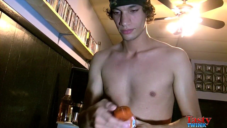 Tasty Twink: Tristan si cewek pengisap