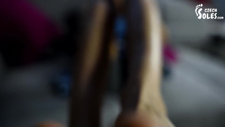 Czech Soles - foot fetish content: Kaki muda dan busuk mendominasi lelaki miskin