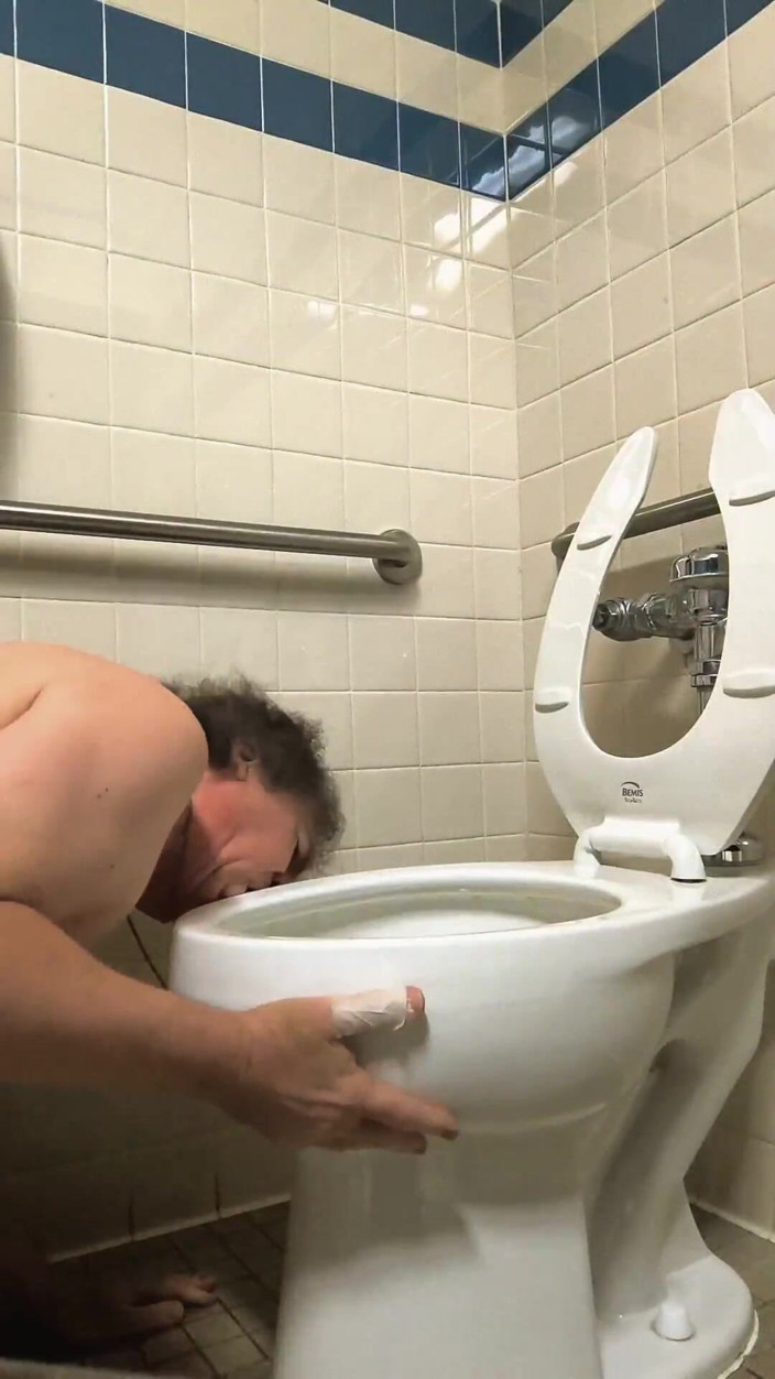 American_Nudist: Cómo limpiar adecuadamente los baños públicos y urinarios