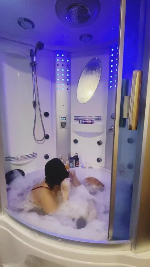 Six my and wife: Ả Rập vui vẻ trong phòng tắm