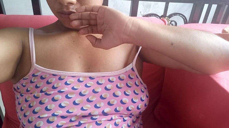 PATY PATY: Madrastra tiene orgasmos en su vajina y sus tetas grandes...