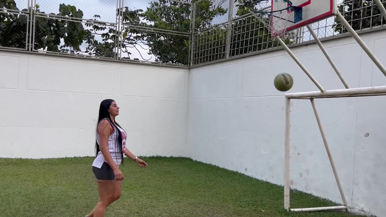 Melany Latina: I Lose Bet on Basketball Game and I Have to...