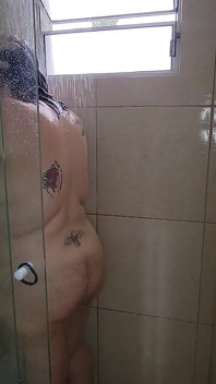 Watching Sexy BBW While She Showers