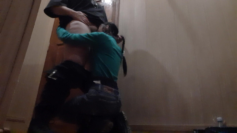 Lesbian-illusion: Ho sedotto il Corriere con del sesso orale con chiacchiere...