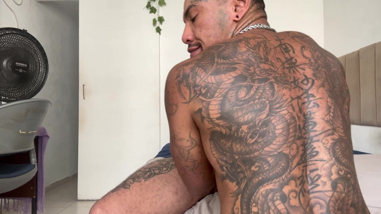 Maicon Vinicius: 내 게이 친구는 한 번도 성기를 핥아본 적이 없었고, 내가 그에게 해줬고 그는 사정했어.