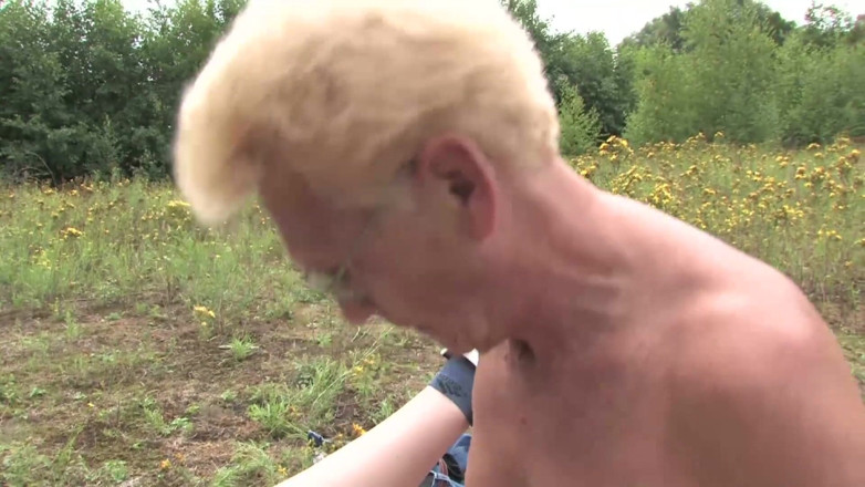 Old & Young Network: Lovely babe is pleasing an older guy's cock outdoors